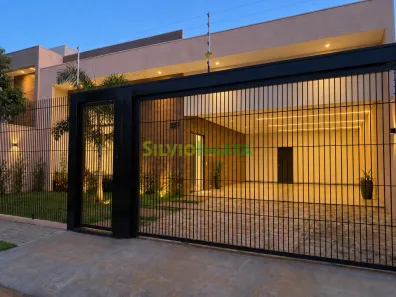 Casa com 3 Quartos à venda, 214m² no Jardim Canadá, Maringá