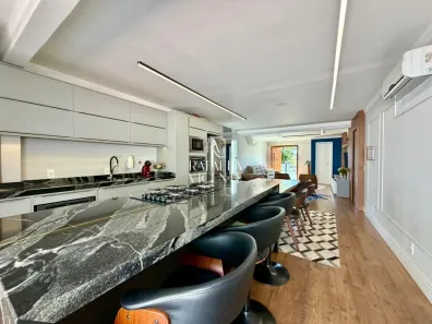 Casa com 3 Quartos à venda, 173m² no Floresta, Joinville