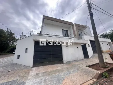 Casa com 3 Quartos à venda, 202m² no Ibituruna, Montes Claros