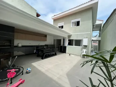 Casa com 3 Quartos à venda, 160m² no Jardim Wanda, Taboão da Serra