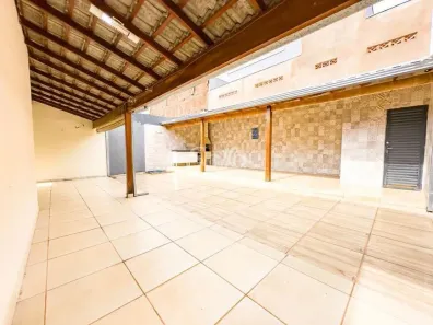 Casa com 3 Quartos à venda, 180m² no Jardim Europa, Uberlândia
