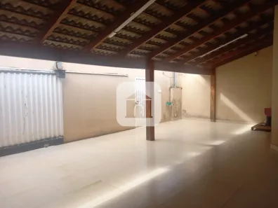 Casa com 3 Quartos à venda, 172m² no Laranjeiras, Uberlândia