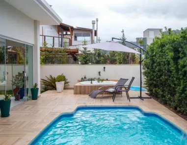 Casa de Condomínio com 4 Quartos para alugar, 329m² no Rio Tavares, Florianópolis