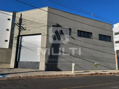 Galpão/Depósito/Armazém com 1 Quarto para alugar, 255m² no Laranjeiras, Uberlândia