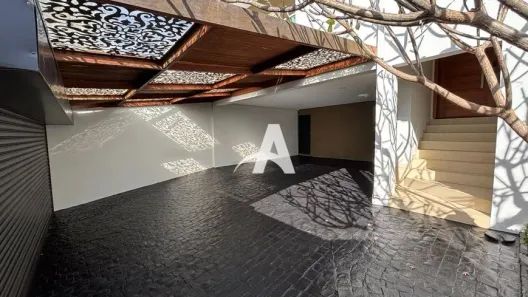 Casa com 3 Quartos para alugar, 230m² no Cidade Jardim, Uberlândia