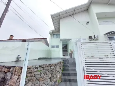 Apartamento com 2 Quartos para alugar, 76m² no Itacorubi, Florianópolis