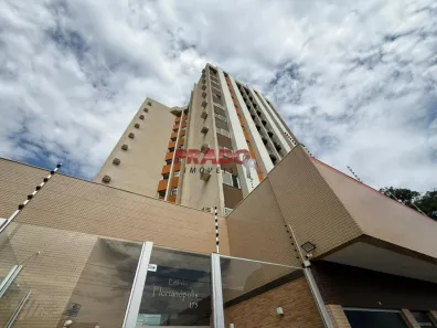 Apartamento com 2 Quartos para alugar, 74m² no Zona 03, Maringá