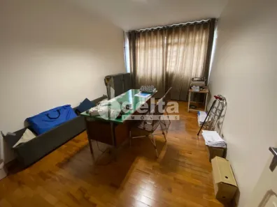 Casa com 3 Quartos à venda, 400m² no General Osório, Uberlândia