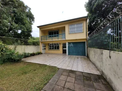 Casa com 3 Quartos para alugar, 200m² no Três Figueiras, Porto Alegre