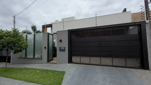 Casa com 3 Quartos à venda, 216m² no Galeão, Maringá