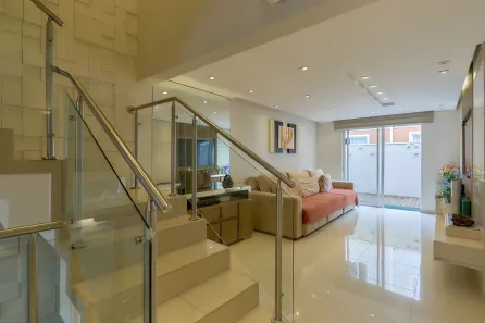 Sobrado com 4 Quartos à venda, 220m² no Guabirotuba, Curitiba