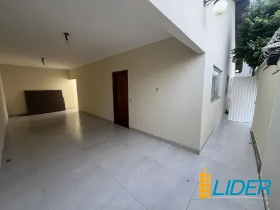 Casa com 3 Quartos à venda, 132m² no Segismundo Pereira, Uberlândia