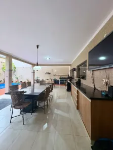 Casa com 3 Quartos à venda, 353m² no Serrinha, Goiânia