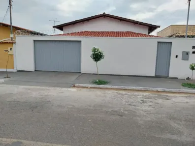 Casa com 4 Quartos para alugar, 215m² no Bandeirante, Caldas Novas