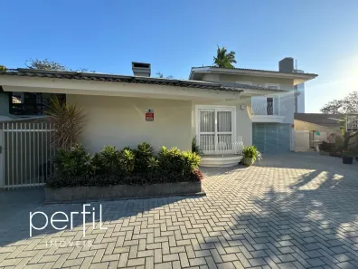 Sobrado com 3 Quartos à venda, 468m² no Anita Garibaldi, Joinville