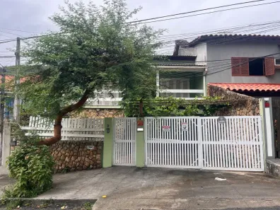 Casa com 3 Quartos para alugar, 244m² no São Francisco, Niterói