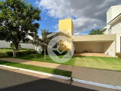 Casa de Condomínio com 3 Quartos para alugar, 210m² no Nova Uberlândia, Uberlândia