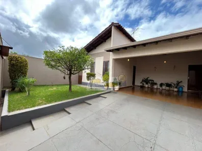 Casa com 3 Quartos à venda, 189m² no Jardim São Bento, Uberaba