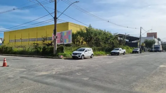 Lote/Terreno à venda, 800m² no Bom Pastor, Divinópolis