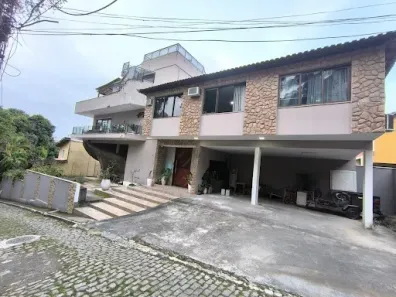 Casa de Condomínio com 3 Quartos à venda, 680m² no Charitas, Niterói