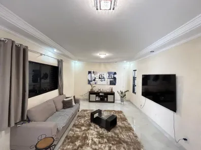 Casa com 4 Quartos para alugar, 200m² no Jardim Patrícia, Uberlândia