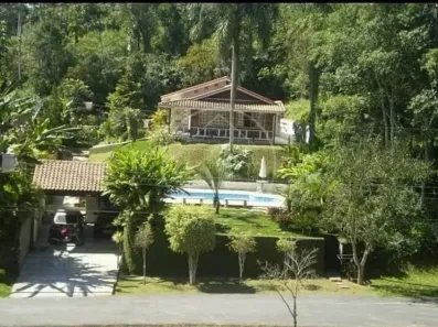 Casa com 3 Quartos à venda, 191m² no Centro, Embu-Guaçu