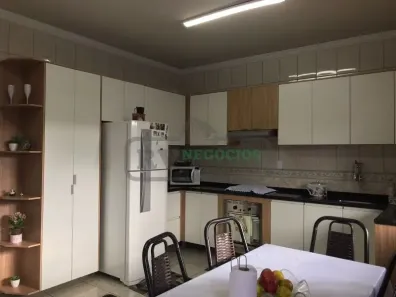 Casa com 3 Quartos à venda, 190m² no Democrata, Juiz de Fora