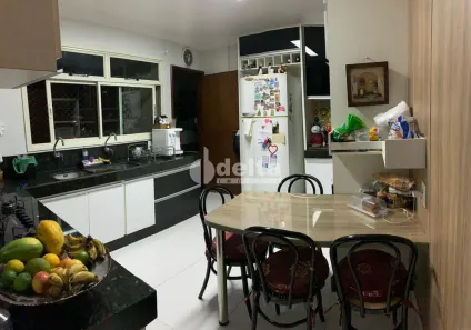 Apartamento com 4 Quartos à venda, 237m² no Centro, Uberlândia