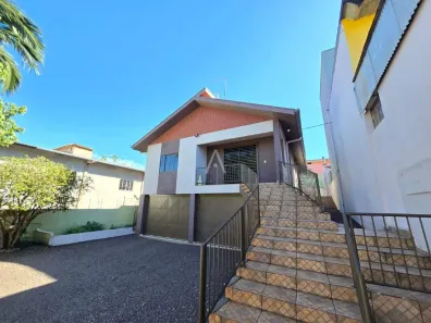 Sobrado com 6 Quartos para alugar, 267m² no Centro, Toledo