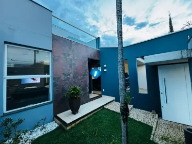 Sobrado com 4 Quartos à venda, 230m² no Alto Umuarama, Uberlândia