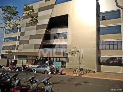 Casa com 1 Quarto para alugar, 800m² no Custódio Pereira, Uberlândia