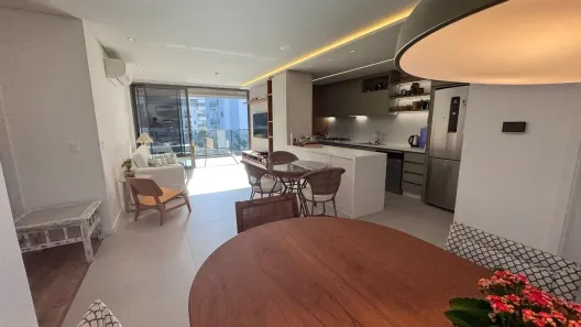 Apartamento com 3 Quartos para alugar, 132m² no Jurerê, Florianópolis