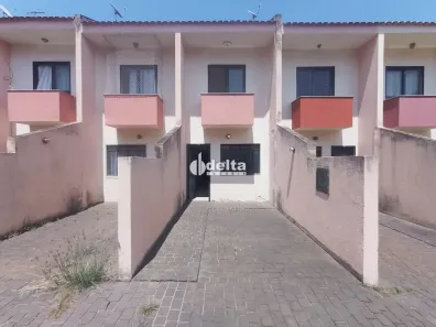 Casa de Condomínio com 2 Quartos para alugar, 48m² no Santa Mônica, Uberlândia