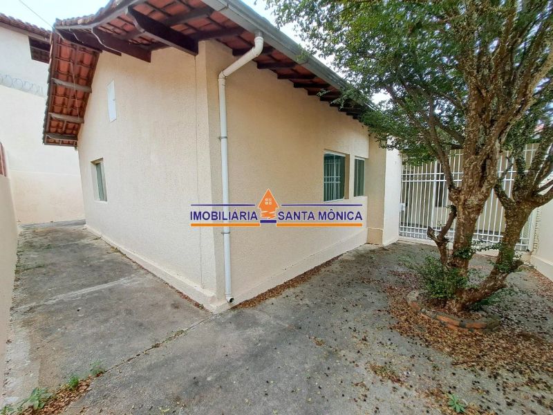 Casa com 4 quartos — Santa Mônica, Belo Horizonte