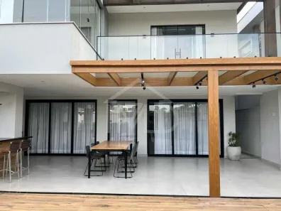 Casa de Condomínio com 4 Quartos à venda, 350m² no Recreio dos Bandeirantes, Rio de Janeiro