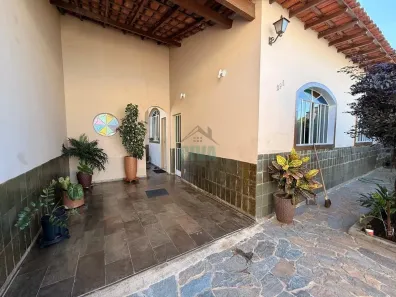 Casa com 3 Quartos à venda, 280m² no Vila Oeste, Belo Horizonte