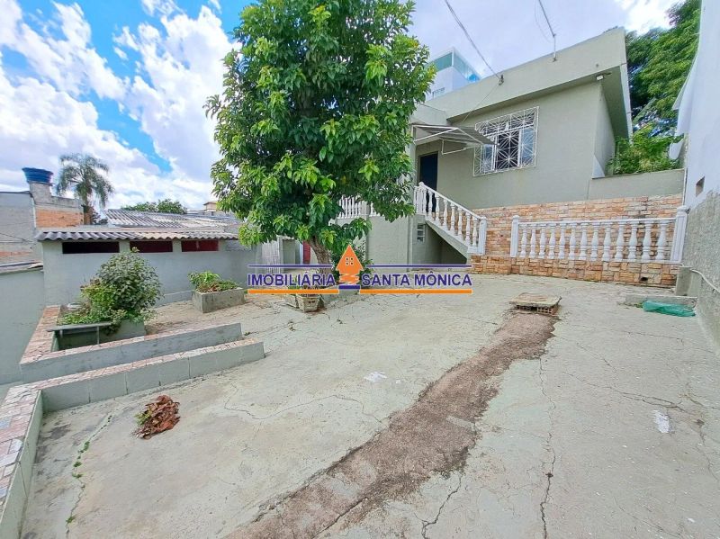 Casa com 3 quartos — Santa Mônica, Belo Horizonte