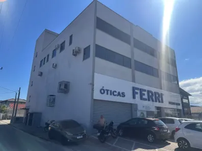 Apartamento com 2 Quartos para alugar, 56m² no Serraria, São José