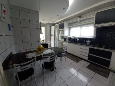 Imóvel Comercial com 4 Quartos à venda, 300m² no Vila Moema, Tubarão