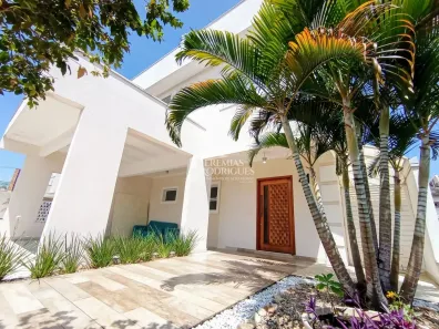 Casa de Condomínio com 3 Quartos à venda, 250m² no Piracangaguá, Taubaté