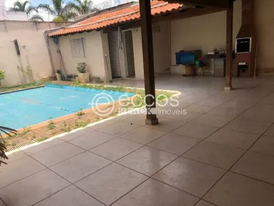 Casa com 3 Quartos à venda, 210m² no Presidente Roosevelt, Uberlândia