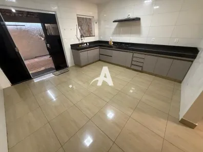 Casa com 4 Quartos para alugar, 200m² no Santa Mônica, Uberlândia