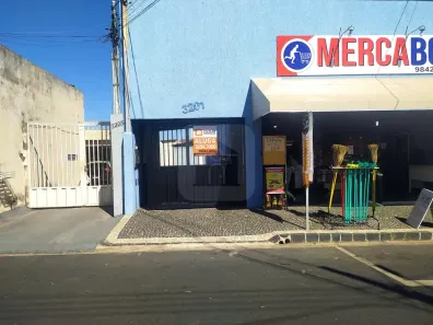 Casa com 2 Quartos para alugar, 90m² no Custódio Pereira, Uberlândia