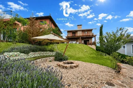 Casa de Condomínio com 3 Quartos para venda ou aluguel, 250m² no Jd do Embaixador, Campos do Jordão
