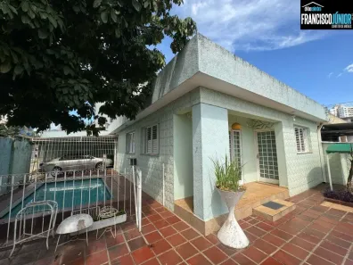 Casa com 3 Quartos à venda, 241m² no Setor Aeroporto, Goiânia