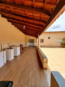 Casa com 3 Quartos à venda, 327m² no São Jorge, Uberlândia