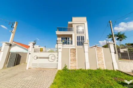 Sobrado com 3 Quartos à venda, 126m² no Uberaba, Curitiba