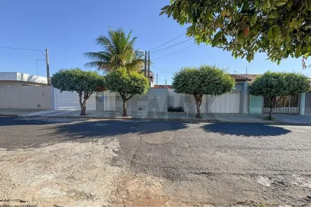 Sobrado com 4 Quartos à venda, 379m² no Jardim Grajaú, Jaboticabal