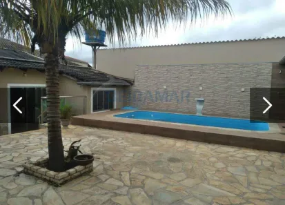 Casa com 3 Quartos à venda, 350m² no Setor Habitacional Arniqueira, Brasília