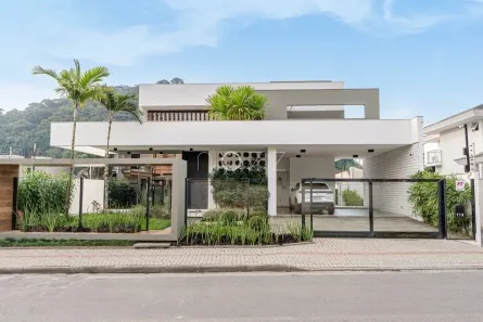 Casa com 4 Quartos à venda, 358m² no Glória, Joinville